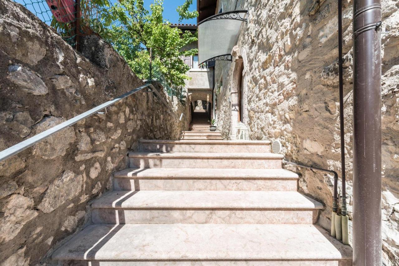 Appartamento Ania Vista Castello Тенно Экстерьер фото